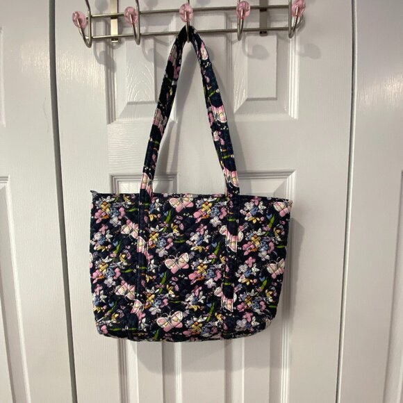 Vera Bradley Tote NWT 16" across 12" top to bottom - Picture 2 of 6